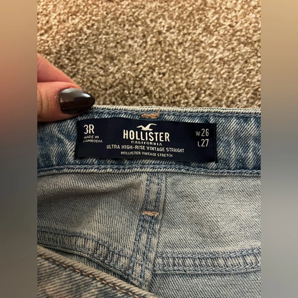 Hollister Distressed Blue Jeans *SIZE 3R* - Picture 3 of 5